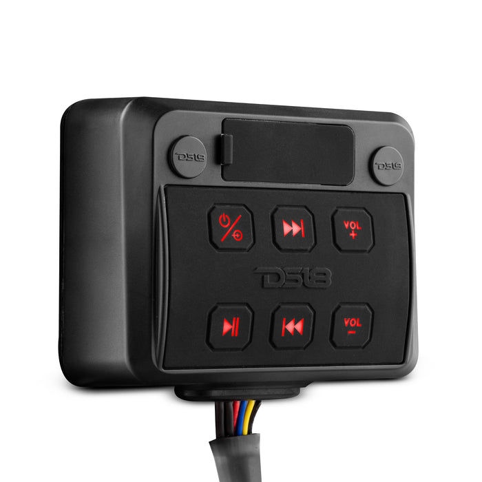Carcasa receptora impermeable para embarcaciones y vehículos todoterreno con Bluetooth, entrada AUX, reproductor USB y controles.