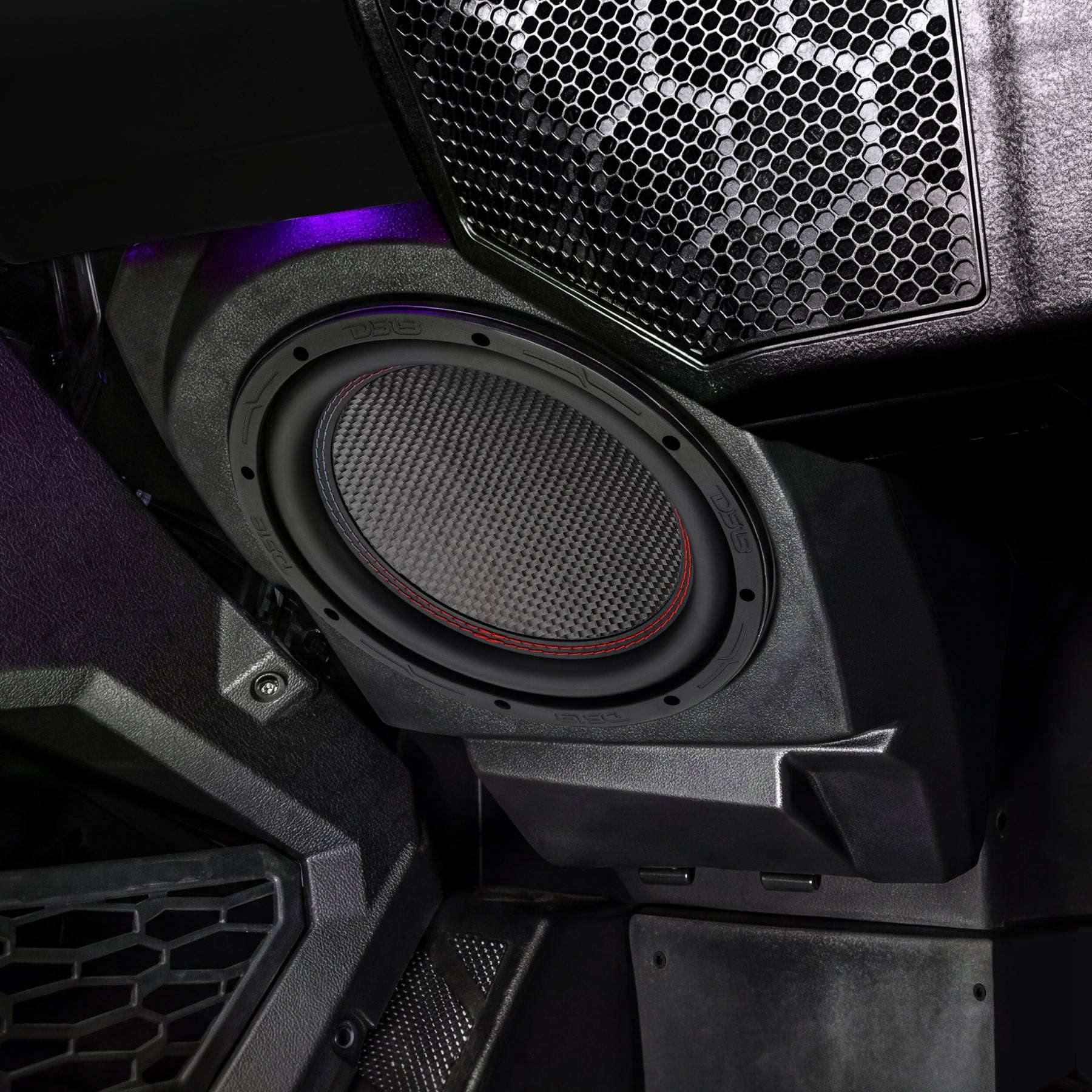 Caja de subwoofer de 10” bajo salpicadero para Polaris RZR Pro (2020–2024) – GEN-X10.4DCF cargado | 600 W RMS, doble 4 ohmios | Resistente al agua IP65